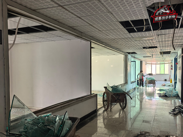 成都酒店专业拆除公司|成都酒店拆除哪家靠谱|成都战狼拆除跨城拆除施工|泸州佳乐大厦拆除施工记录
